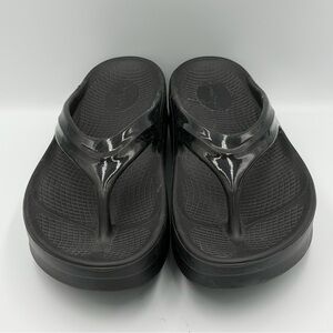 OOFOS Womens Size 10 41 OOmega OOlala Black Flip Flops Recovery Sandals Shoes